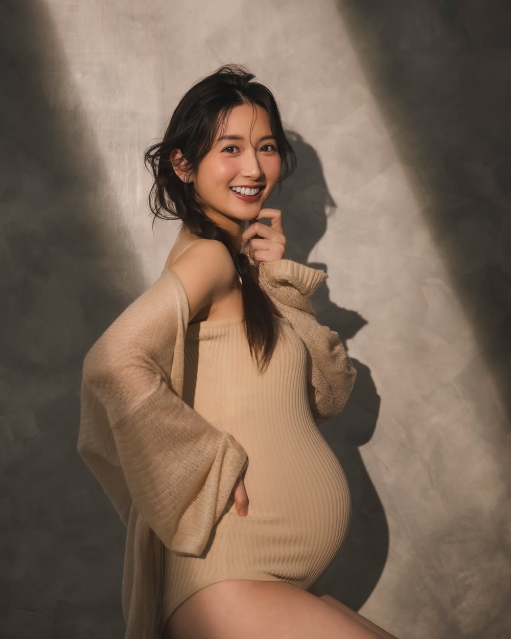 雖然睡眠成了最奢侈的事,但當睜開眼看到囡囡笑著望住自己,只能乖乖起床。