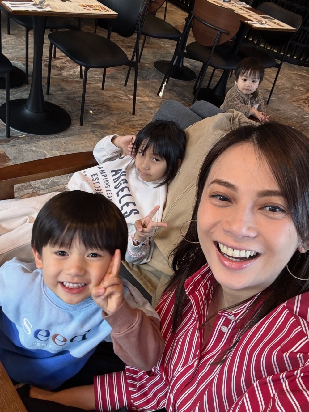 只要五個人在一起，哪裡都是家。