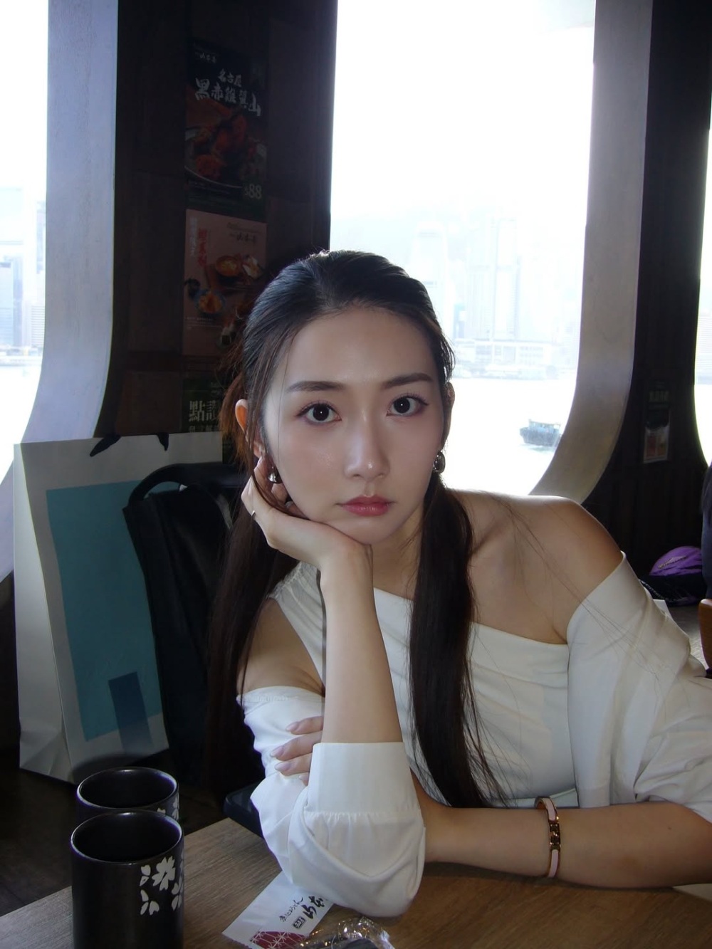 「見到個女一個無意識嘅笑,其實已經可以治癒所有疲倦。」