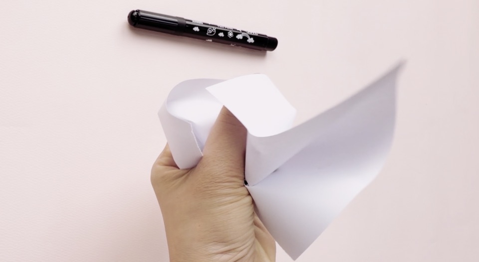 單手揉紙球：揉扁壞怪獸