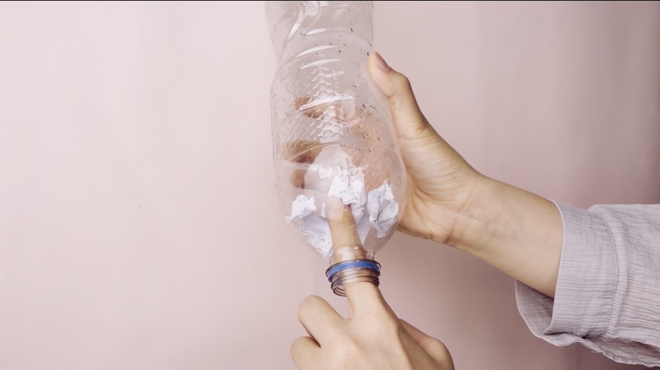 搜出紙團：樽口撥寶藏