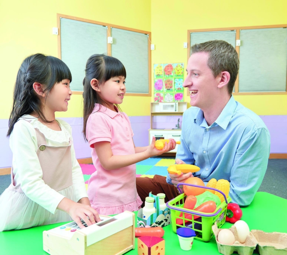 當孩子全情投入遊戲中，他們會為了解決問題而自然地使用英語，將被動接收轉化為主動輸出，真正做到寓教於樂（Play and Learn）。