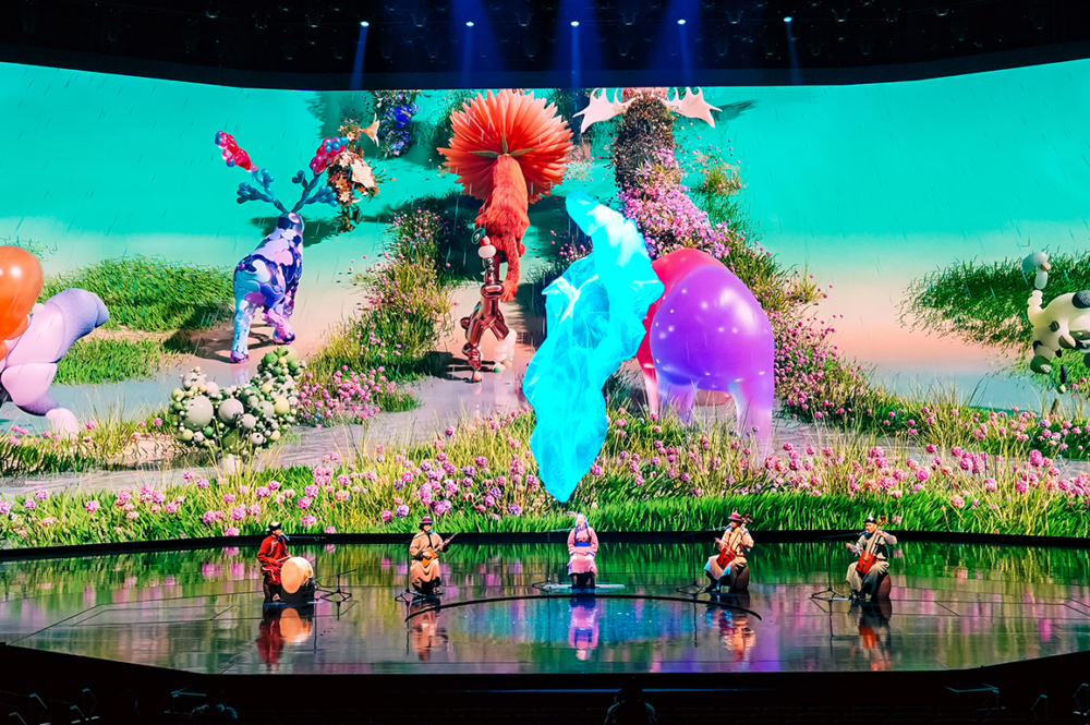 由國際級導演張藝謀親自操刀的駐場大秀《澳門2049》,絕對是您不可錯過的親子藝術探索之旅!