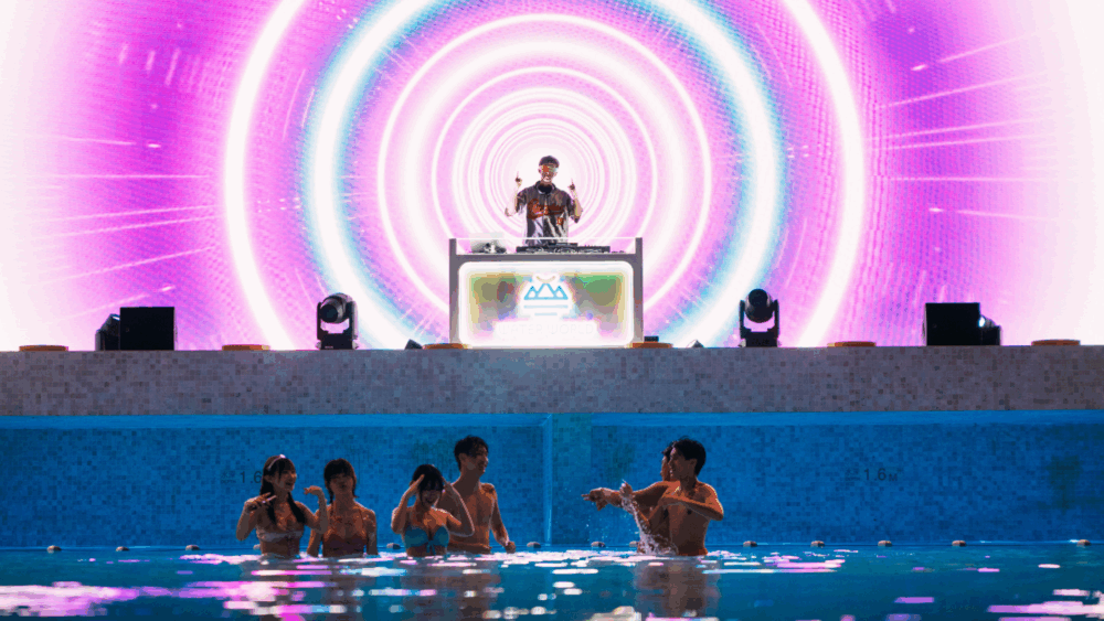 DJ in Your Area讓樂園變得超有氣氛,還可以玩到晚上10點!