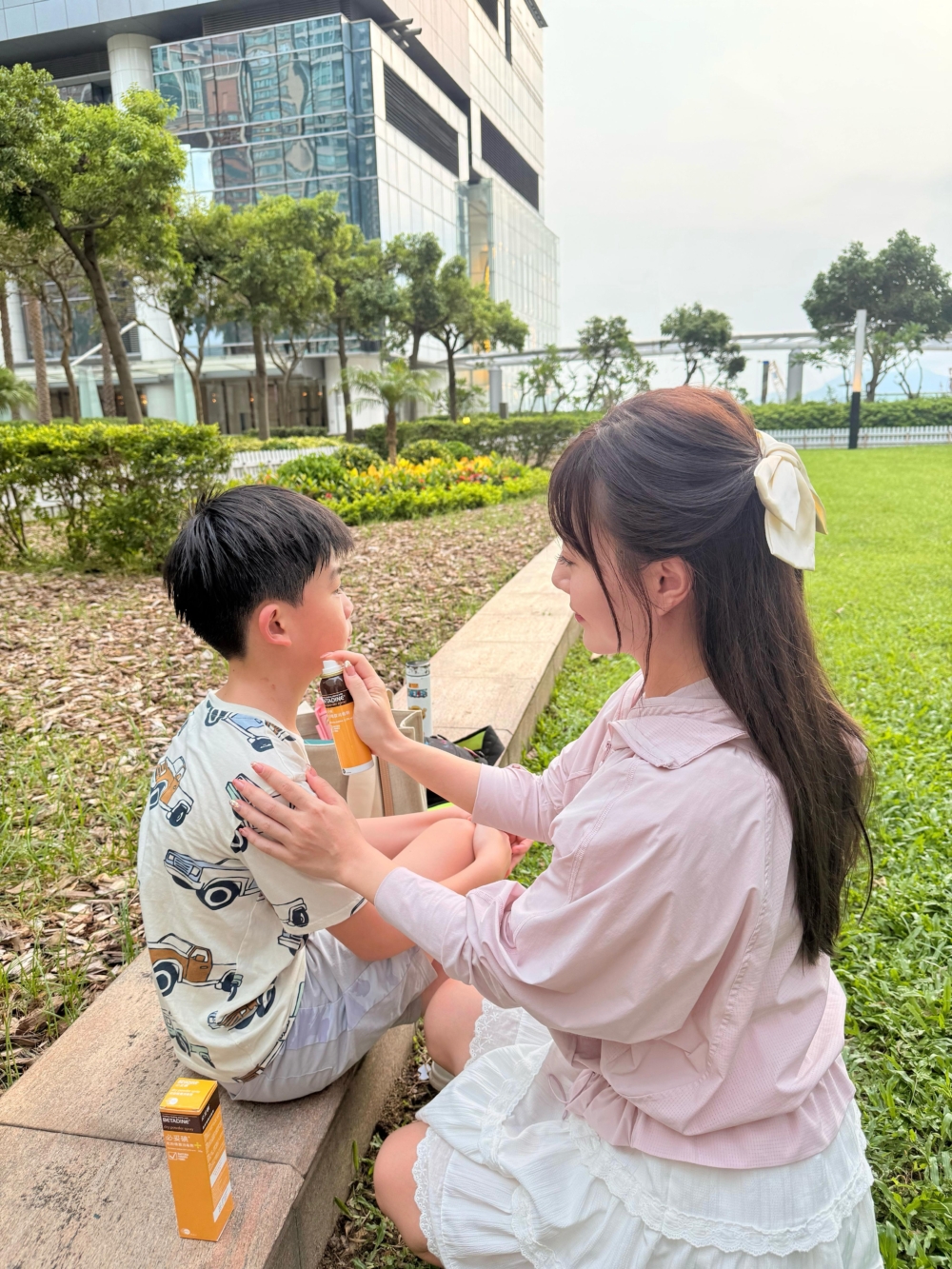 家庭主婦Cherrie指兒子有時玩到忘形都會不小心受傷,她會隨身帶必妥碘®️乾粉噴霧消毒劑以備不時之需