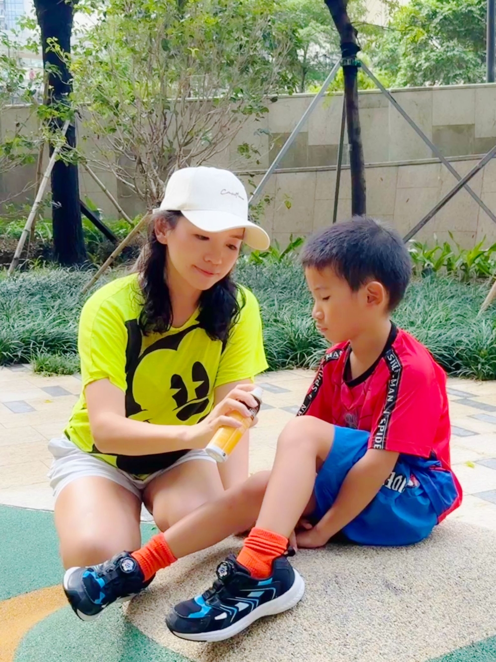 作為註冊護士的Vivian表示Betadine® 乾粉噴霧消毒劑是消毒傷口護理好幫手